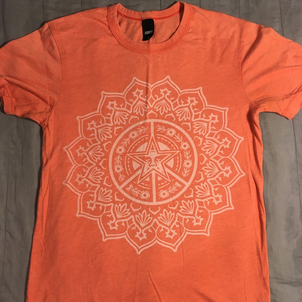 Obey Peace Sign/Mandala T-Shirt. Size Small